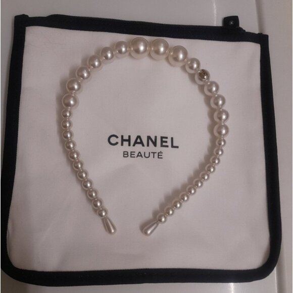 Chanel Pearl Headband - Elegant White Accessory - Picture 1 of 15